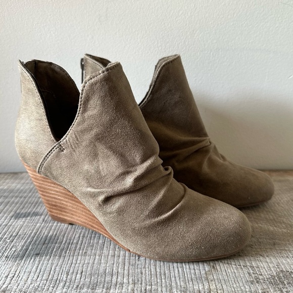 Report Gower Cutout Wedge Bootie - Picture 2 of 8